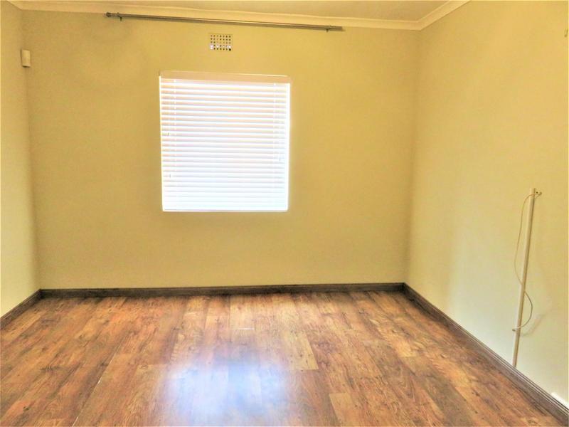 5 Bedroom Property for Sale in Middedorp Western Cape